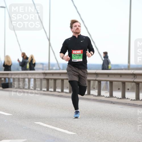 03.10.2025 - Köhlbrandbrückenlauf Lena Gebhardt http://msf.ph/oto/9199759 03.10.2025 15:19:15 Position 1 7143 meine-sportfotos.de