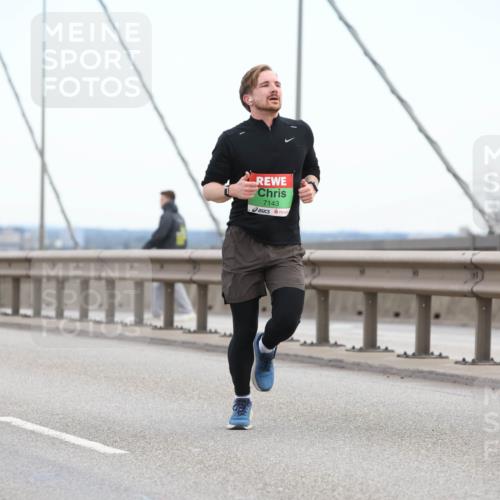 03.10.2025 - Köhlbrandbrückenlauf Lena Gebhardt http://msf.ph/oto/9199763 03.10.2025 15:19:16 Position 1 7143 meine-sportfotos.de