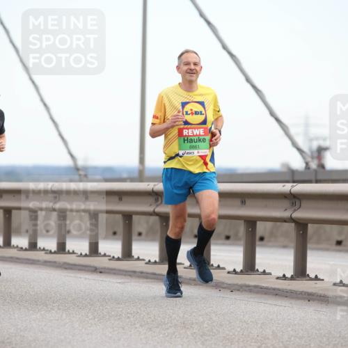 03.10.2025 - Köhlbrandbrückenlauf Lena Gebhardt http://msf.ph/oto/9199765 03.10.2025 15:19:22 Position 1 9742, 12, 8861 meine-sportfotos.de