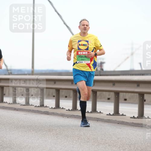 03.10.2025 - Köhlbrandbrückenlauf Lena Gebhardt http://msf.ph/oto/9199767 03.10.2025 15:19:22 Position 1 9742, 12, 8861 meine-sportfotos.de
