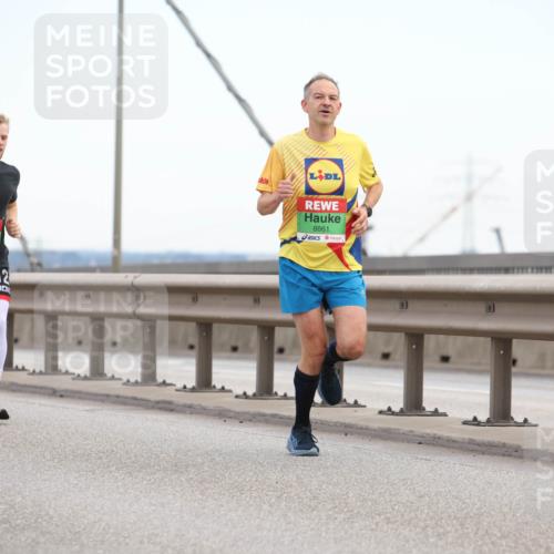 03.10.2025 - Köhlbrandbrückenlauf Lena Gebhardt http://msf.ph/oto/9199769 03.10.2025 15:19:22 Position 1 9742, 12, 8861 meine-sportfotos.de