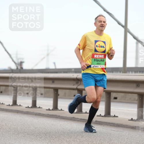 03.10.2025 - Köhlbrandbrückenlauf Lena Gebhardt http://msf.ph/oto/9199772 03.10.2025 15:19:23 Position 1 9742, 8861 meine-sportfotos.de