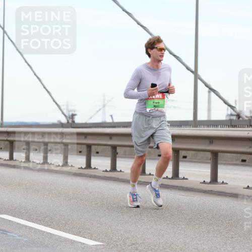 03.10.2025 - Köhlbrandbrückenlauf Lena Gebhardt http://msf.ph/oto/9199778 03.10.2025 15:19:26 Position 1 9663 meine-sportfotos.de