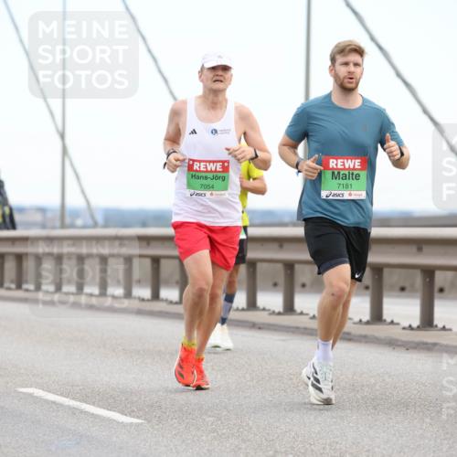 03.10.2025 - Köhlbrandbrückenlauf Lena Gebhardt http://msf.ph/oto/9199788 03.10.2025 15:19:30 Position 1 7054, 7181 meine-sportfotos.de