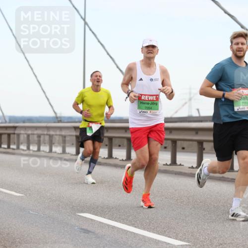 03.10.2025 - Köhlbrandbrückenlauf Lena Gebhardt http://msf.ph/oto/9199791 03.10.2025 15:19:31 Position 1 7054, 7181 meine-sportfotos.de