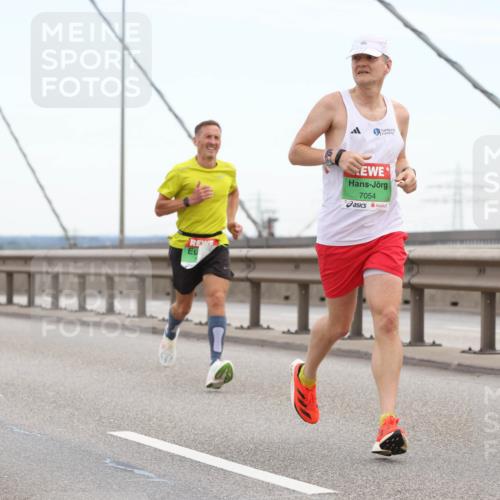 03.10.2025 - Köhlbrandbrückenlauf Lena Gebhardt http://msf.ph/oto/9199794 03.10.2025 15:19:32 Position 1 7054 meine-sportfotos.de