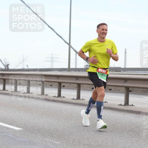 03.10.2025 - Köhlbrandbrückenlauf Lena Gebhardt http://msf.ph/oto/9199796 03.10.2025 15:19:34 Position 1 7210 meine-sportfotos.de