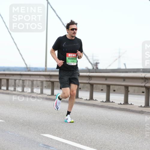 03.10.2025 - Köhlbrandbrückenlauf Lena Gebhardt http://msf.ph/oto/9199797 03.10.2025 15:19:35 Position 1 7026 meine-sportfotos.de