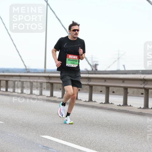 03.10.2025 - Köhlbrandbrückenlauf Lena Gebhardt http://msf.ph/oto/9199798 03.10.2025 15:19:35 Position 1 7026 meine-sportfotos.de