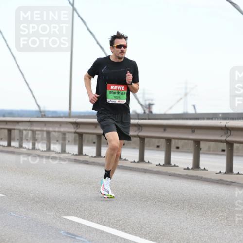 03.10.2025 - Köhlbrandbrückenlauf Lena Gebhardt http://msf.ph/oto/9199799 03.10.2025 15:19:35 Position 1 7026 meine-sportfotos.de