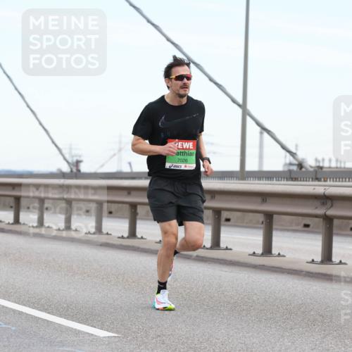 03.10.2025 - Köhlbrandbrückenlauf Lena Gebhardt http://msf.ph/oto/9199803 03.10.2025 15:19:36 Position 1 7026 meine-sportfotos.de
