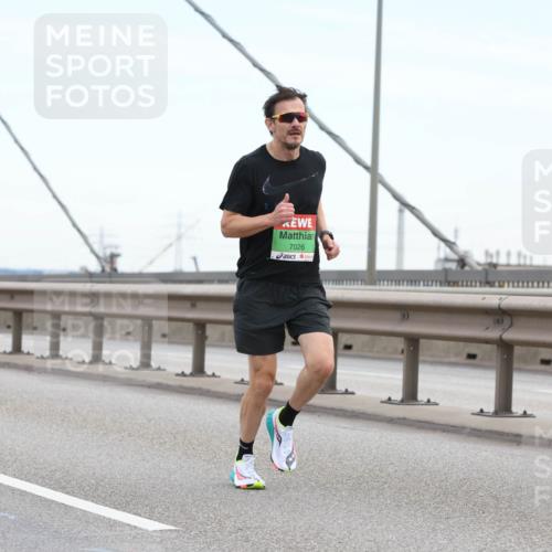 03.10.2025 - Köhlbrandbrückenlauf Lena Gebhardt http://msf.ph/oto/9199804 03.10.2025 15:19:36 Position 1 7026 meine-sportfotos.de