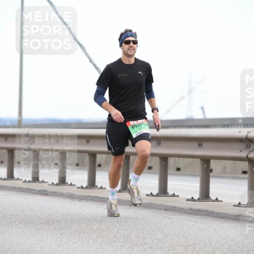 03.10.2025 - Köhlbrandbrückenlauf Lena Gebhardt http://msf.ph/oto/9199808 03.10.2025 15:19:38 Position 1 7118 meine-sportfotos.de