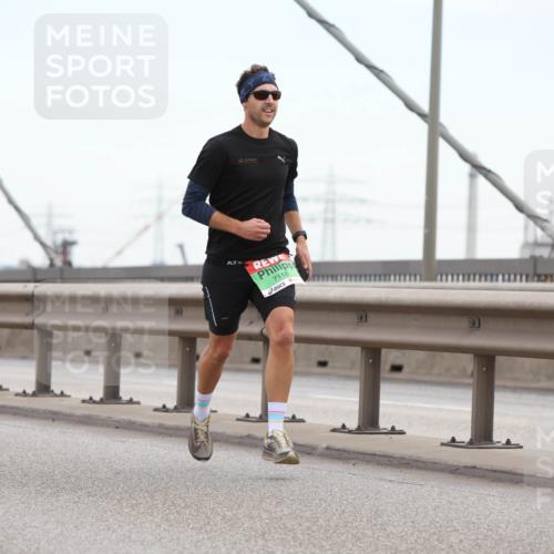 03.10.2025 - Köhlbrandbrückenlauf Lena Gebhardt http://msf.ph/oto/9199811 03.10.2025 15:19:39 Position 1 7118 meine-sportfotos.de