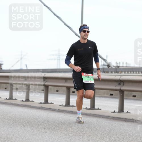 03.10.2025 - Köhlbrandbrückenlauf Lena Gebhardt http://msf.ph/oto/9199812 03.10.2025 15:19:39 Position 1 7118 meine-sportfotos.de