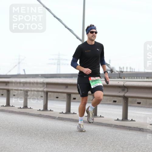 03.10.2025 - Köhlbrandbrückenlauf Lena Gebhardt http://msf.ph/oto/9199813 03.10.2025 15:19:39 Position 1 7118 meine-sportfotos.de