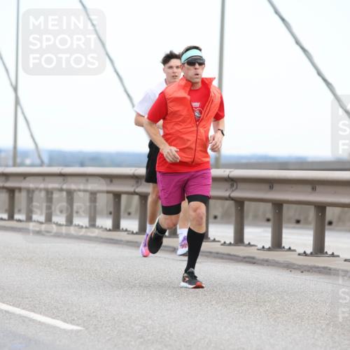03.10.2025 - Köhlbrandbrückenlauf Lena Gebhardt http://msf.ph/oto/9199815 03.10.2025 15:19:41 Position 1  meine-sportfotos.de