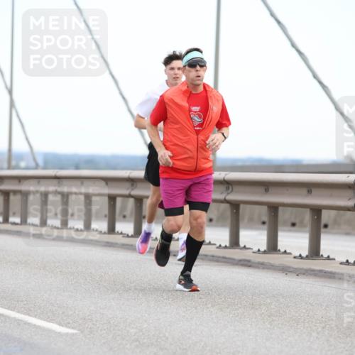 03.10.2025 - Köhlbrandbrückenlauf Lena Gebhardt http://msf.ph/oto/9199816 03.10.2025 15:19:41 Position 1  meine-sportfotos.de
