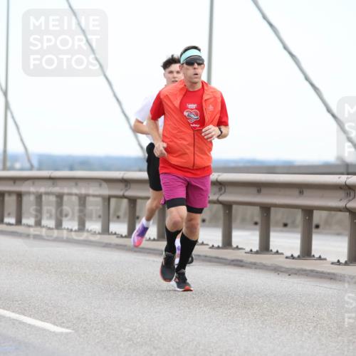 03.10.2025 - Köhlbrandbrückenlauf Lena Gebhardt http://msf.ph/oto/9199817 03.10.2025 15:19:41 Position 1  meine-sportfotos.de