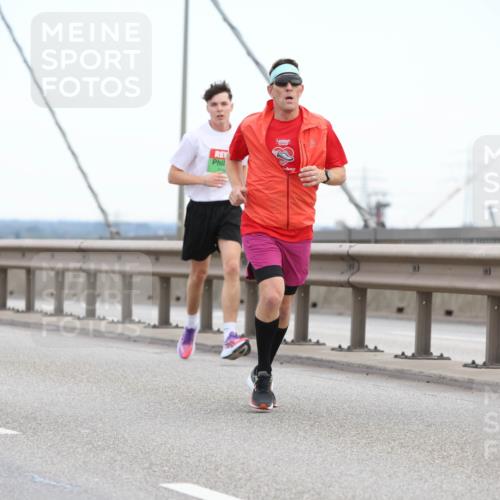 03.10.2025 - Köhlbrandbrückenlauf Lena Gebhardt http://msf.ph/oto/9199818 03.10.2025 15:19:42 Position 1  meine-sportfotos.de