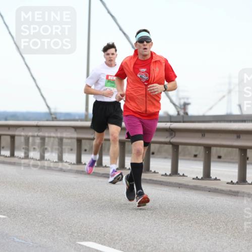 03.10.2025 - Köhlbrandbrückenlauf Lena Gebhardt http://msf.ph/oto/9199819 03.10.2025 15:19:42 Position 1  meine-sportfotos.de