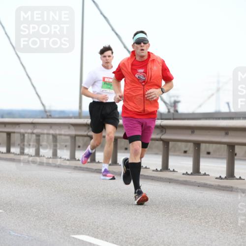 03.10.2025 - Köhlbrandbrückenlauf Lena Gebhardt http://msf.ph/oto/9199820 03.10.2025 15:19:42 Position 1  meine-sportfotos.de