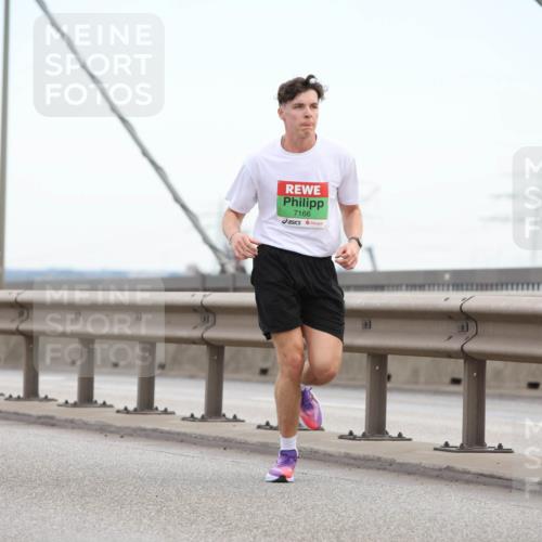03.10.2025 - Köhlbrandbrückenlauf Lena Gebhardt http://msf.ph/oto/9199823 03.10.2025 15:19:43 Position 1 7166 meine-sportfotos.de