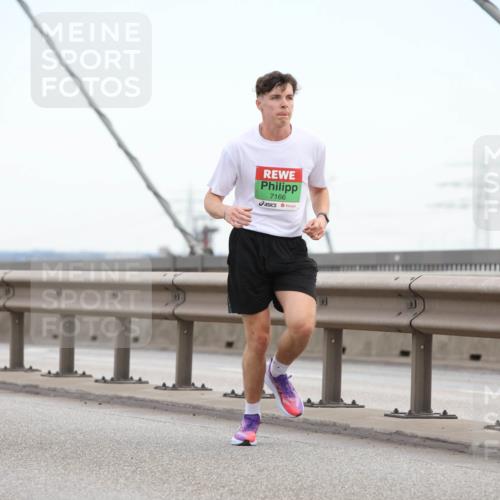 03.10.2025 - Köhlbrandbrückenlauf Lena Gebhardt http://msf.ph/oto/9199824 03.10.2025 15:19:43 Position 1 7166 meine-sportfotos.de