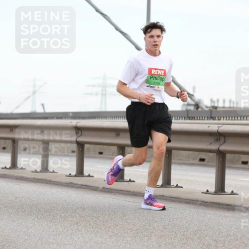 03.10.2025 - Köhlbrandbrückenlauf Lena Gebhardt http://msf.ph/oto/9199828 03.10.2025 15:19:44 Position 1 7166 meine-sportfotos.de