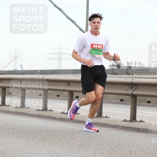 03.10.2025 - Köhlbrandbrückenlauf Lena Gebhardt http://msf.ph/oto/9199829 03.10.2025 15:19:44 Position 1 7166 meine-sportfotos.de