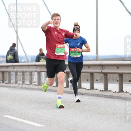 03.10.2025 - Köhlbrandbrückenlauf Lena Gebhardt http://msf.ph/oto/9199831 03.10.2025 15:19:52 Position 1 9269, 9591 meine-sportfotos.de