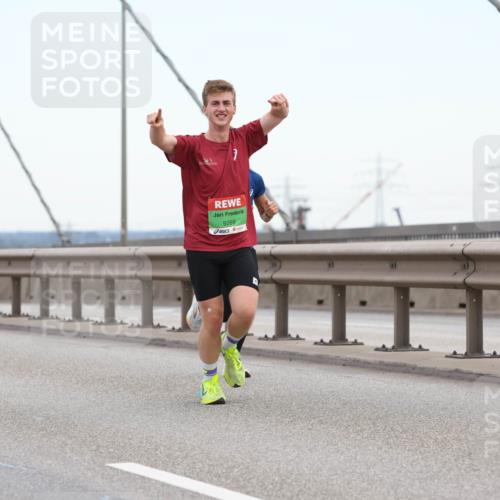 03.10.2025 - Köhlbrandbrückenlauf Lena Gebhardt http://msf.ph/oto/9199833 03.10.2025 15:19:54 Position 1 9269 meine-sportfotos.de