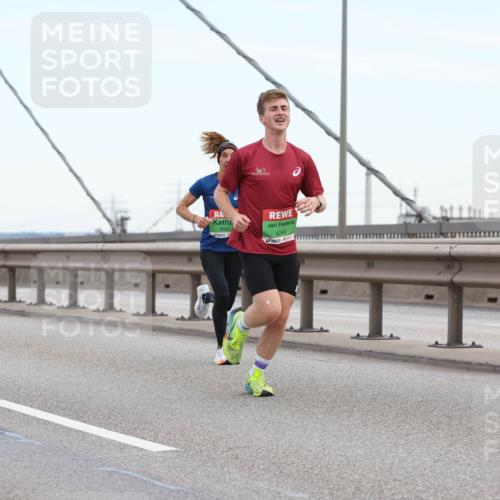 03.10.2025 - Köhlbrandbrückenlauf Lena Gebhardt http://msf.ph/oto/9199835 03.10.2025 15:19:55 Position 1 9591, 9269 meine-sportfotos.de