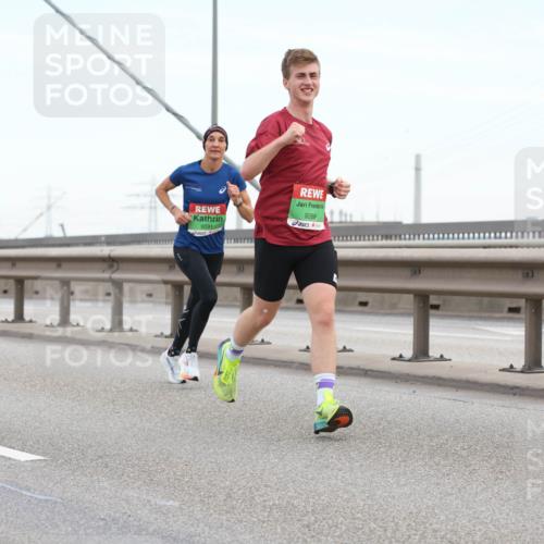 03.10.2025 - Köhlbrandbrückenlauf Lena Gebhardt http://msf.ph/oto/9199837 03.10.2025 15:19:55 Position 1 9591, 9269 meine-sportfotos.de