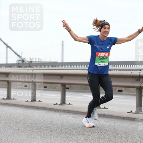 03.10.2025 - Köhlbrandbrückenlauf Lena Gebhardt http://msf.ph/oto/9199839 03.10.2025 15:19:56 Position 1 9591 meine-sportfotos.de
