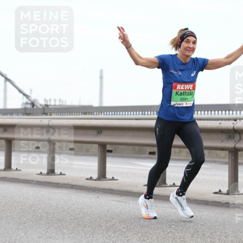 03.10.2025 - Köhlbrandbrückenlauf Lena Gebhardt http://msf.ph/oto/9199840 03.10.2025 15:19:56 Position 1 9591 meine-sportfotos.de
