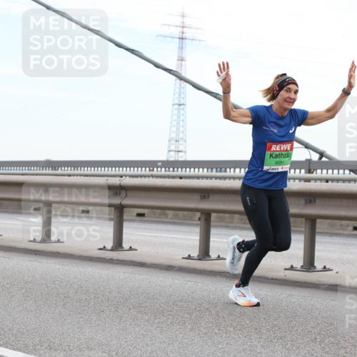 03.10.2025 - Köhlbrandbrückenlauf Lena Gebhardt http://msf.ph/oto/9199841 03.10.2025 15:19:57 Position 1 9591 meine-sportfotos.de