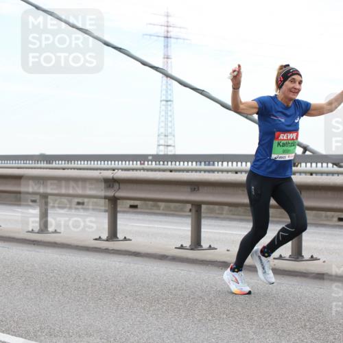 03.10.2025 - Köhlbrandbrückenlauf Lena Gebhardt http://msf.ph/oto/9199842 03.10.2025 15:19:57 Position 1 9591 meine-sportfotos.de