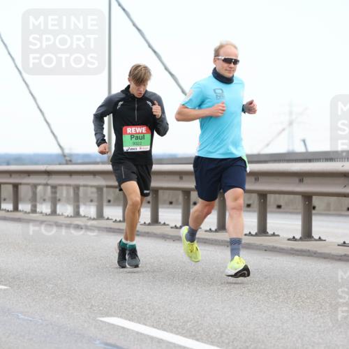 03.10.2025 - Köhlbrandbrückenlauf Lena Gebhardt http://msf.ph/oto/9199843 03.10.2025 15:20:04 Position 1 9322 meine-sportfotos.de