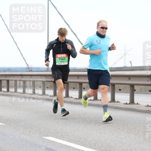 03.10.2025 - Köhlbrandbrückenlauf Lena Gebhardt http://msf.ph/oto/9199844 03.10.2025 15:20:04 Position 1 9322 meine-sportfotos.de