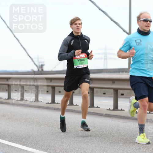 03.10.2025 - Köhlbrandbrückenlauf Lena Gebhardt http://msf.ph/oto/9199847 03.10.2025 15:20:05 Position 1 9322 meine-sportfotos.de