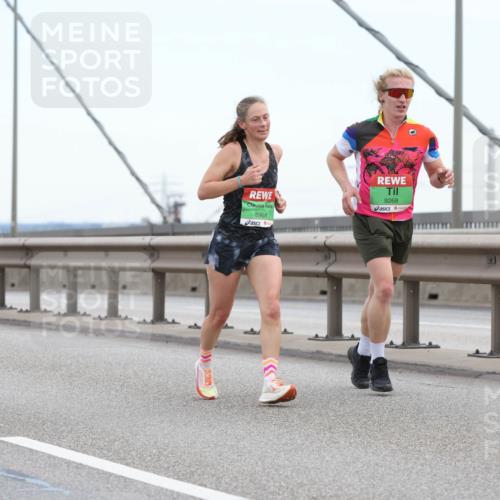 03.10.2025 - Köhlbrandbrückenlauf Lena Gebhardt http://msf.ph/oto/9199856 03.10.2025 15:20:08 Position 1 8968, 9268 meine-sportfotos.de