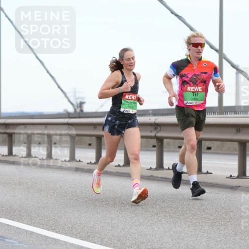 03.10.2025 - Köhlbrandbrückenlauf Lena Gebhardt http://msf.ph/oto/9199857 03.10.2025 15:20:08 Position 1 9268, 8968 meine-sportfotos.de