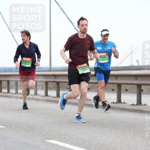 03.10.2025 - Köhlbrandbrückenlauf Lena Gebhardt http://msf.ph/oto/9199861 03.10.2025 15:20:10 Position 1 9461, 7074, 9590 meine-sportfotos.de