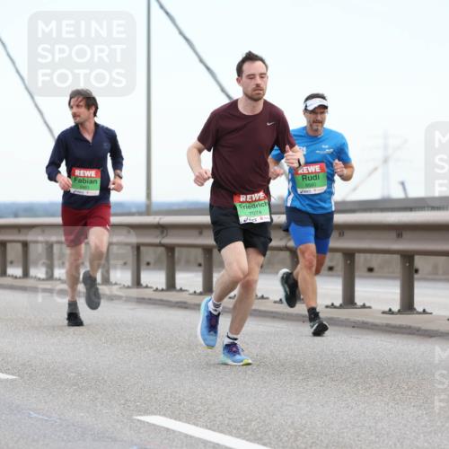03.10.2025 - Köhlbrandbrückenlauf Lena Gebhardt http://msf.ph/oto/9199862 03.10.2025 15:20:10 Position 1 9461, 7074, 9590 meine-sportfotos.de