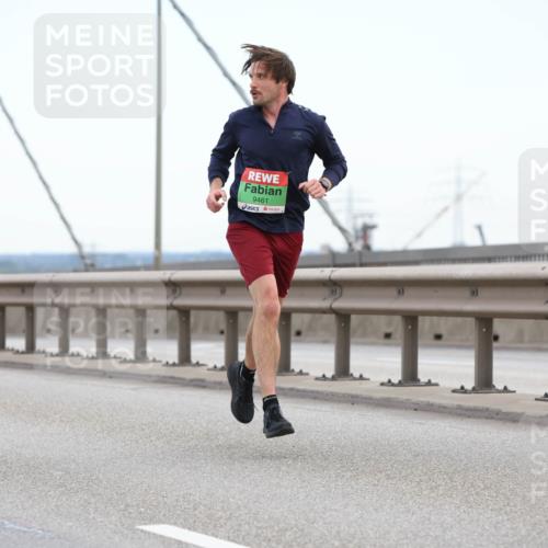 03.10.2025 - Köhlbrandbrückenlauf Lena Gebhardt http://msf.ph/oto/9199865 03.10.2025 15:20:12 Position 1 9461 meine-sportfotos.de