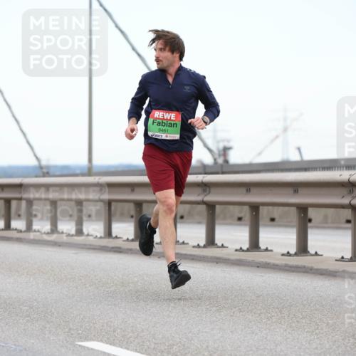 03.10.2025 - Köhlbrandbrückenlauf Lena Gebhardt http://msf.ph/oto/9199866 03.10.2025 15:20:12 Position 1 9461 meine-sportfotos.de