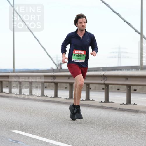 03.10.2025 - Köhlbrandbrückenlauf Lena Gebhardt http://msf.ph/oto/9199867 03.10.2025 15:20:12 Position 1 9461 meine-sportfotos.de