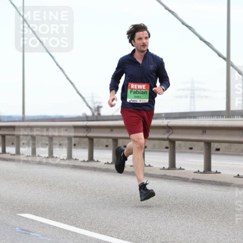 03.10.2025 - Köhlbrandbrückenlauf Lena Gebhardt http://msf.ph/oto/9199869 03.10.2025 15:20:13 Position 1 9461 meine-sportfotos.de