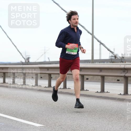 03.10.2025 - Köhlbrandbrückenlauf Lena Gebhardt http://msf.ph/oto/9199871 03.10.2025 15:20:13 Position 1 9461 meine-sportfotos.de